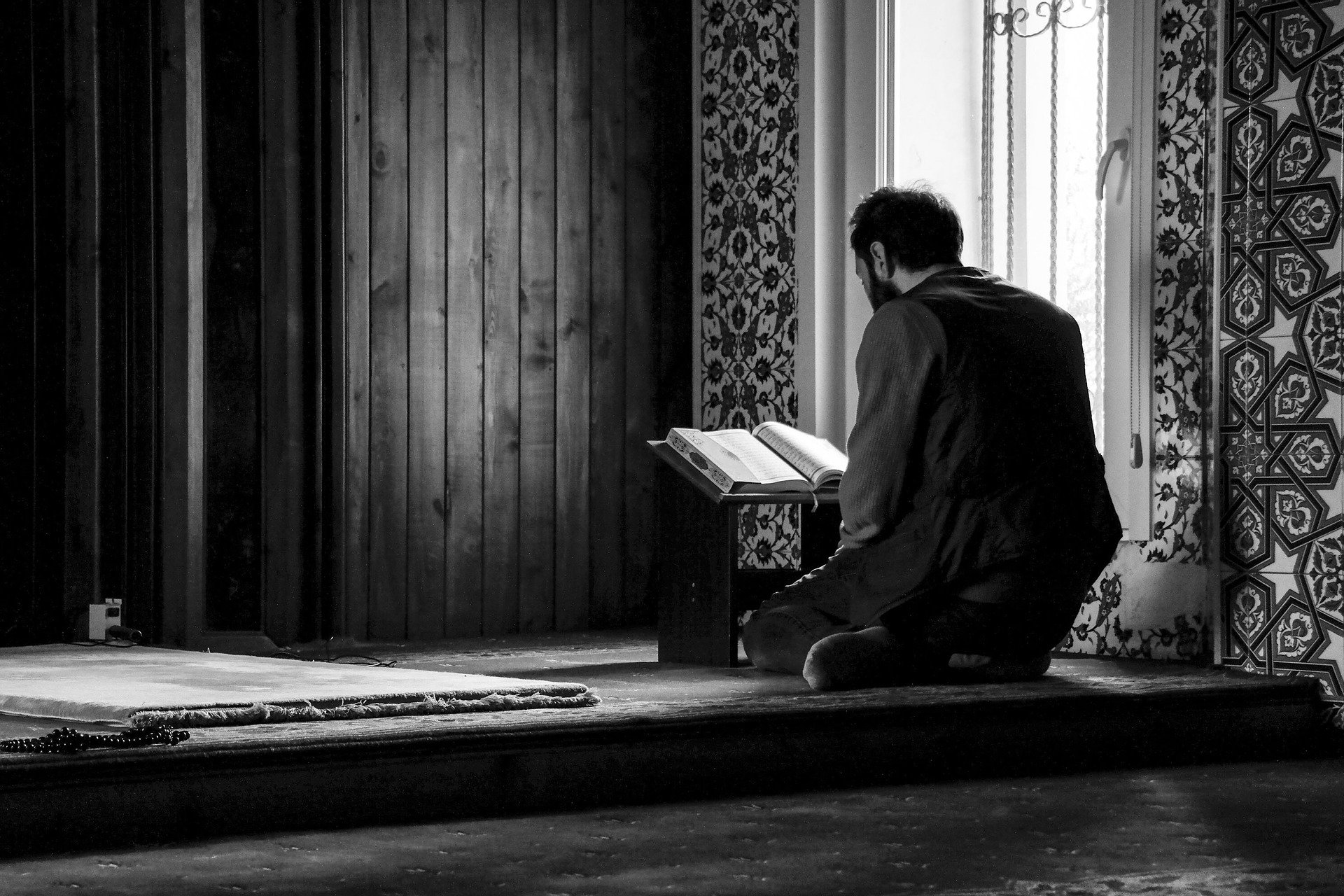 Khutbah Jumat: Mulia Dengan Islam