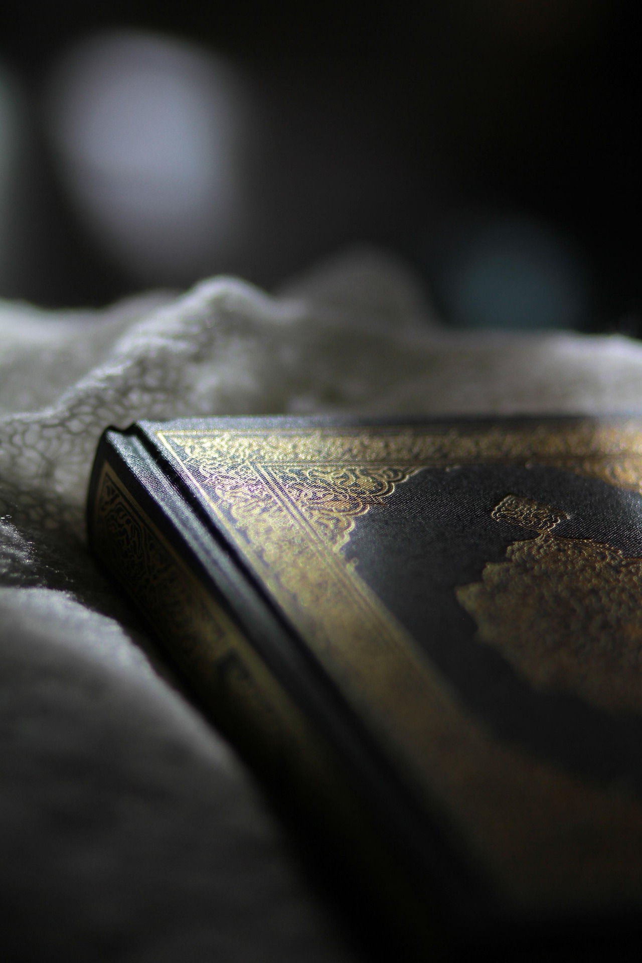 Khutbah Jumat : Al-Qur’an dan Sunnah Sebagai Bimbingan di Zaman Fitnah
